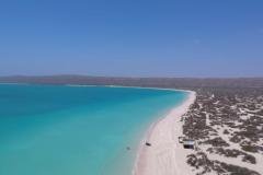 Camping-alongside-the-Ningaloo-Reef-in-our-Hire-Eureka-Camper